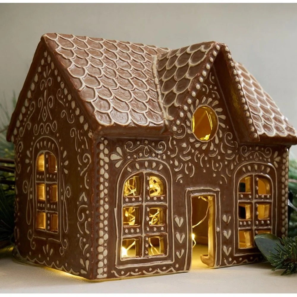 Pottery Barn Gingerbread House Stoneware New With Tag